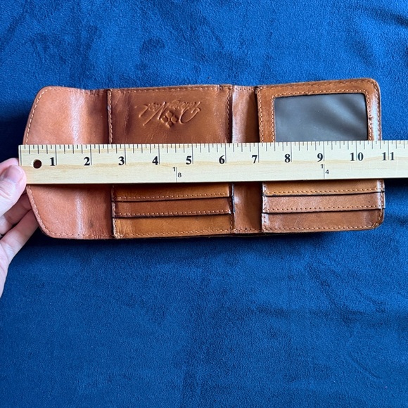 Patricia Nash Tan Leather Kiss-Lock Coin Wallet - Picture 9 of 9